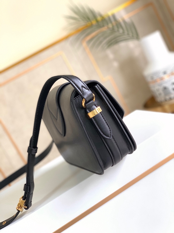 ルイヴィトンバッグ背面デザイン